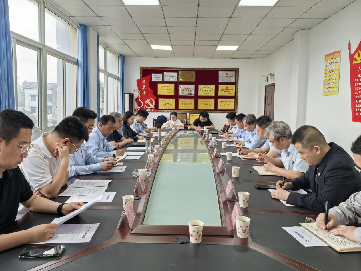 陜煤集團(tuán)基本建設(shè)管理部一行到陜渝建材公司開展重點建設(shè)項目大檢查